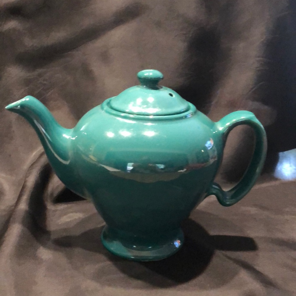 McCormick Tea Pot  This is in excellent condition. NO CHIPS OR SCRATCHES